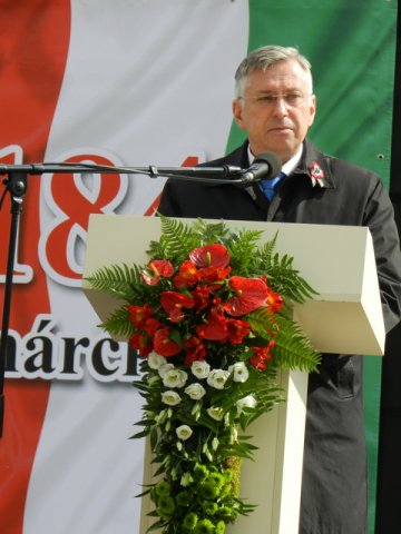 2017. március 15. 33